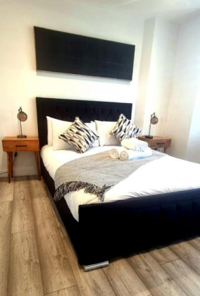 Watford Retreat with a Garden & Near Harry Potter Studio
